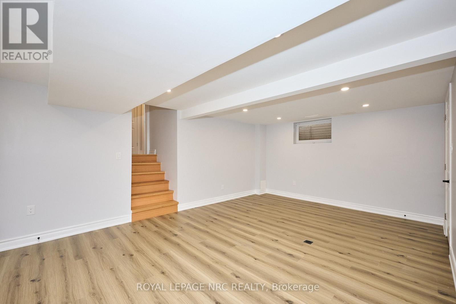 












22 OAKRIDGE AVENUE

,
St. Catharines (Glendale/Glenridge),




Ontario
L2T2M5

