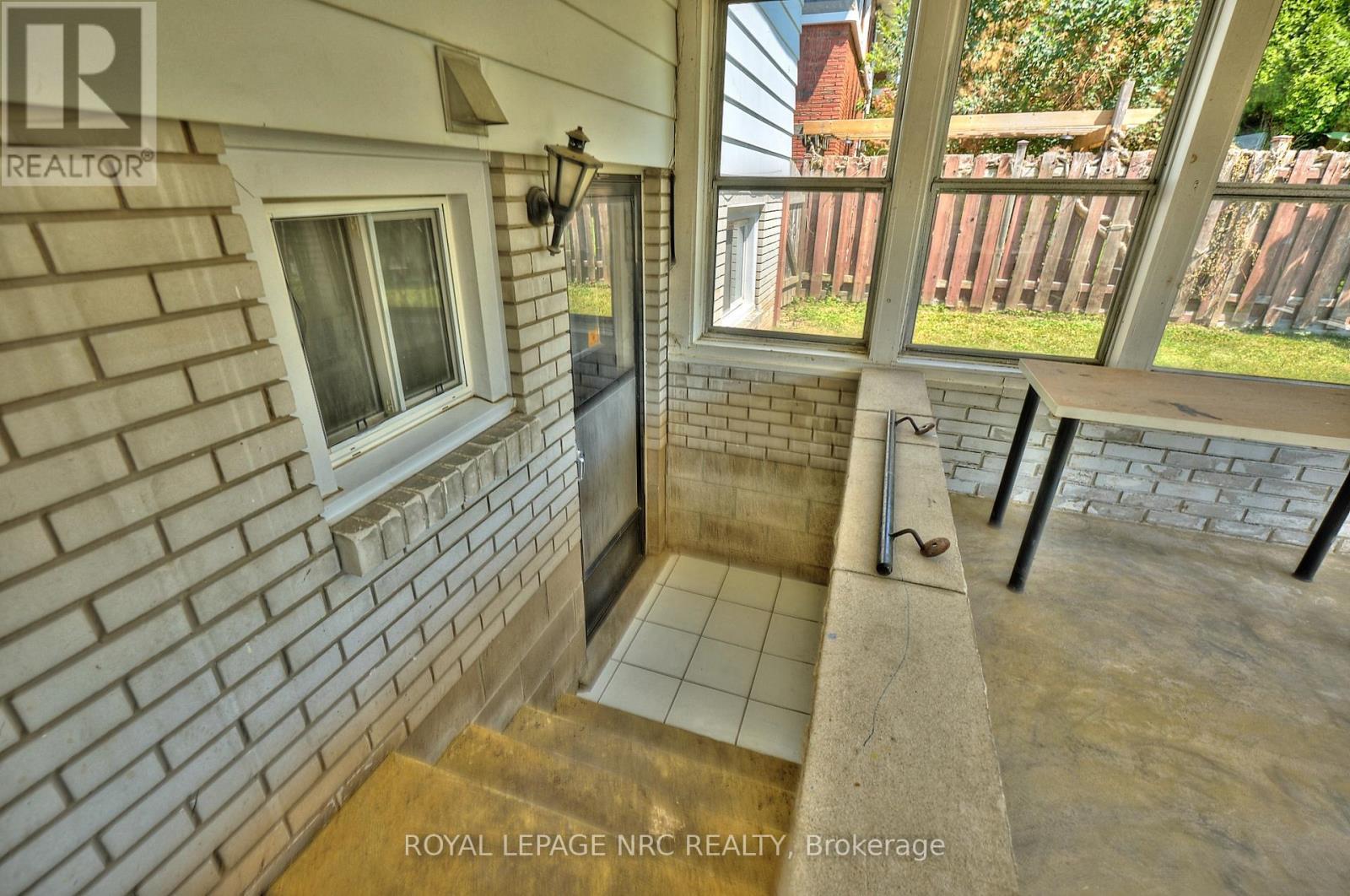 












22 OAKRIDGE AVENUE

,
St. Catharines (Glendale/Glenridge),




Ontario
L2T2M5

