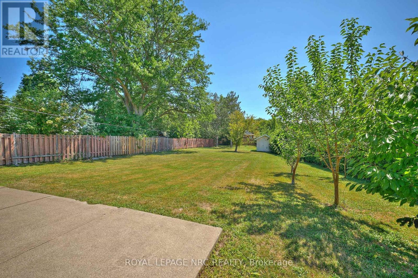 












22 OAKRIDGE AVENUE

,
St. Catharines (Glendale/Glenridge),




Ontario
L2T2M5

