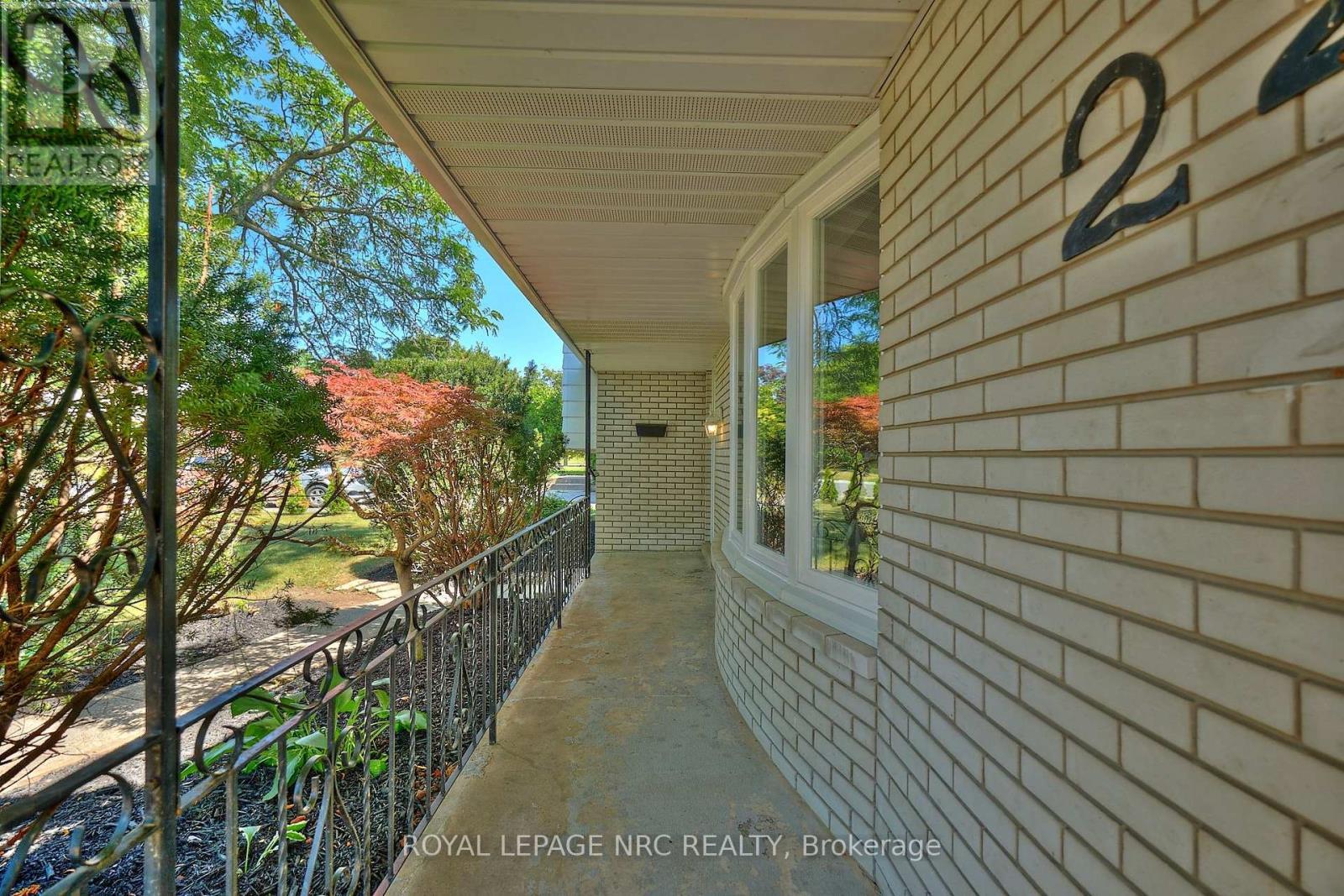 












22 OAKRIDGE AVENUE

,
St. Catharines (Glendale/Glenridge),




Ontario
L2T2M5

