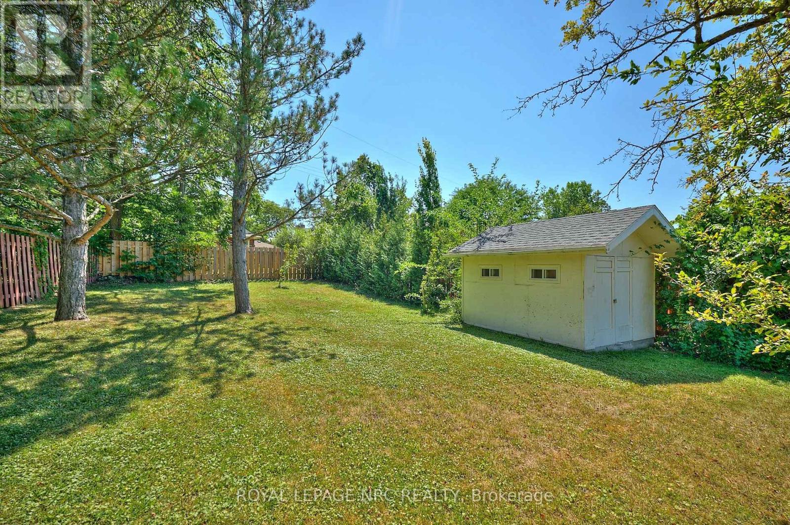 












22 OAKRIDGE AVENUE

,
St. Catharines (Glendale/Glenridge),




Ontario
L2T2M5

