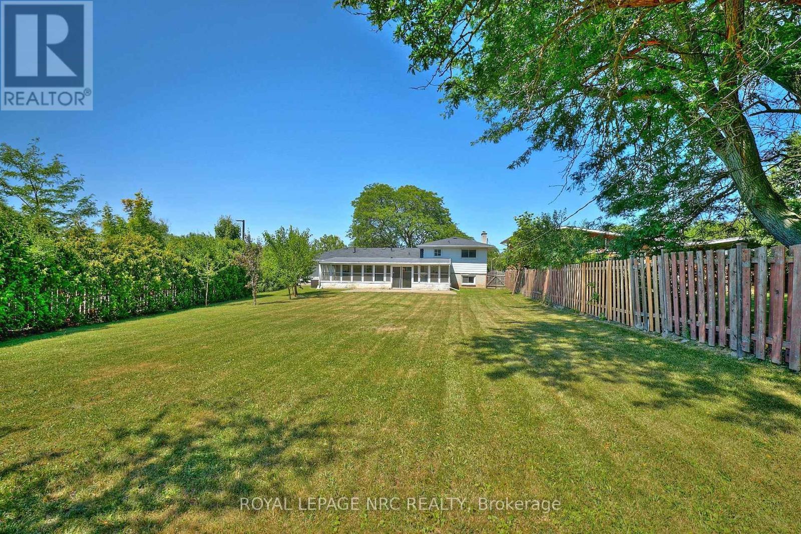 












22 OAKRIDGE AVENUE

,
St. Catharines (Glendale/Glenridge),




Ontario
L2T2M5


