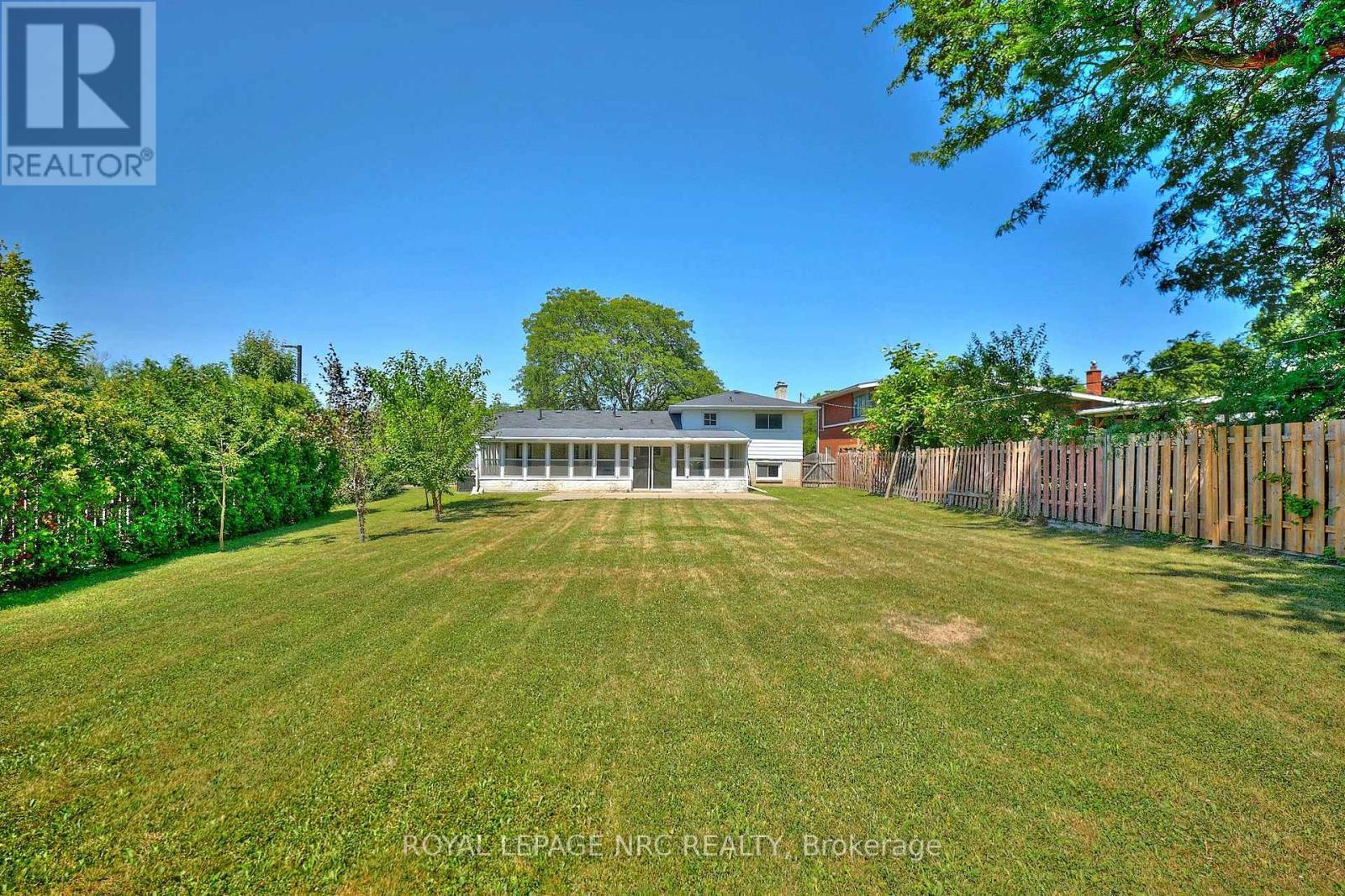 












22 OAKRIDGE AVENUE

,
St. Catharines (Glendale/Glenridge),




Ontario
L2T2M5

