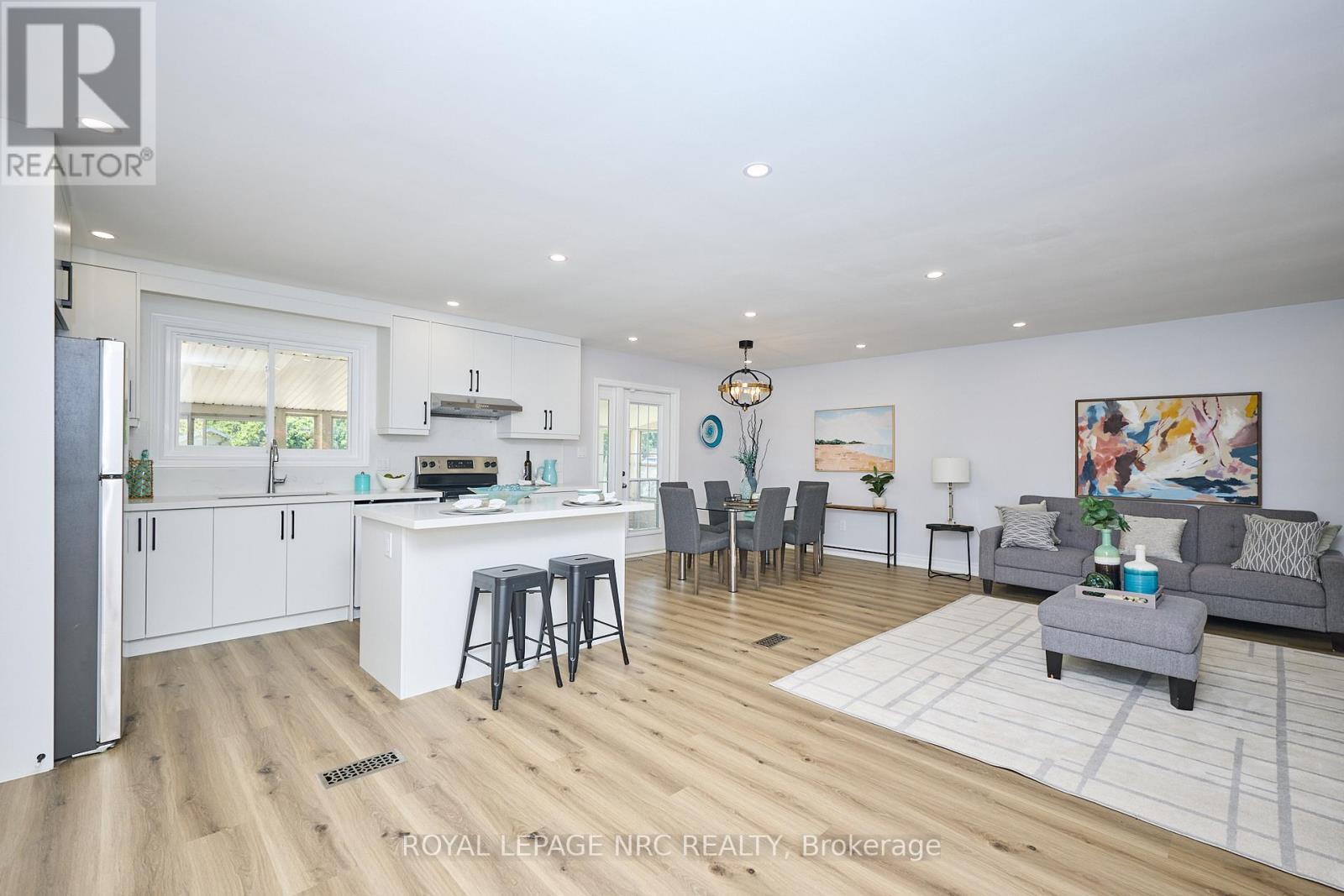 












22 OAKRIDGE AVENUE

,
St. Catharines (Glendale/Glenridge),




Ontario
L2T2M5

