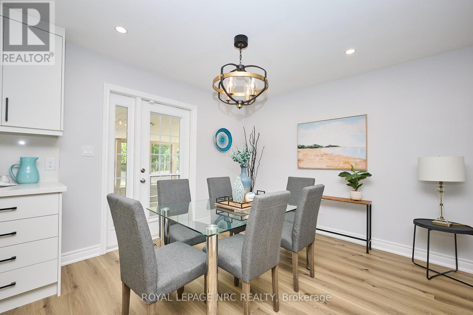 












22 OAKRIDGE AVENUE

,
St. Catharines (Glendale/Glenridge),




Ontario
L2T2M5


