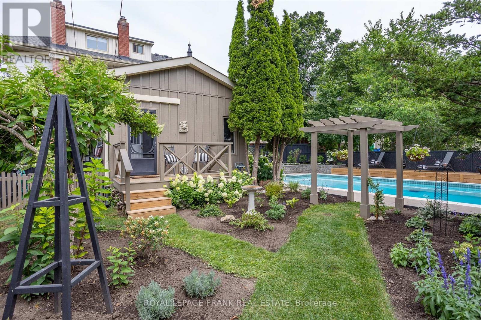 












481 HOMEWOOD AVENUE

,
Peterborough Central (Old West End),




Ontario
K9H2N2

