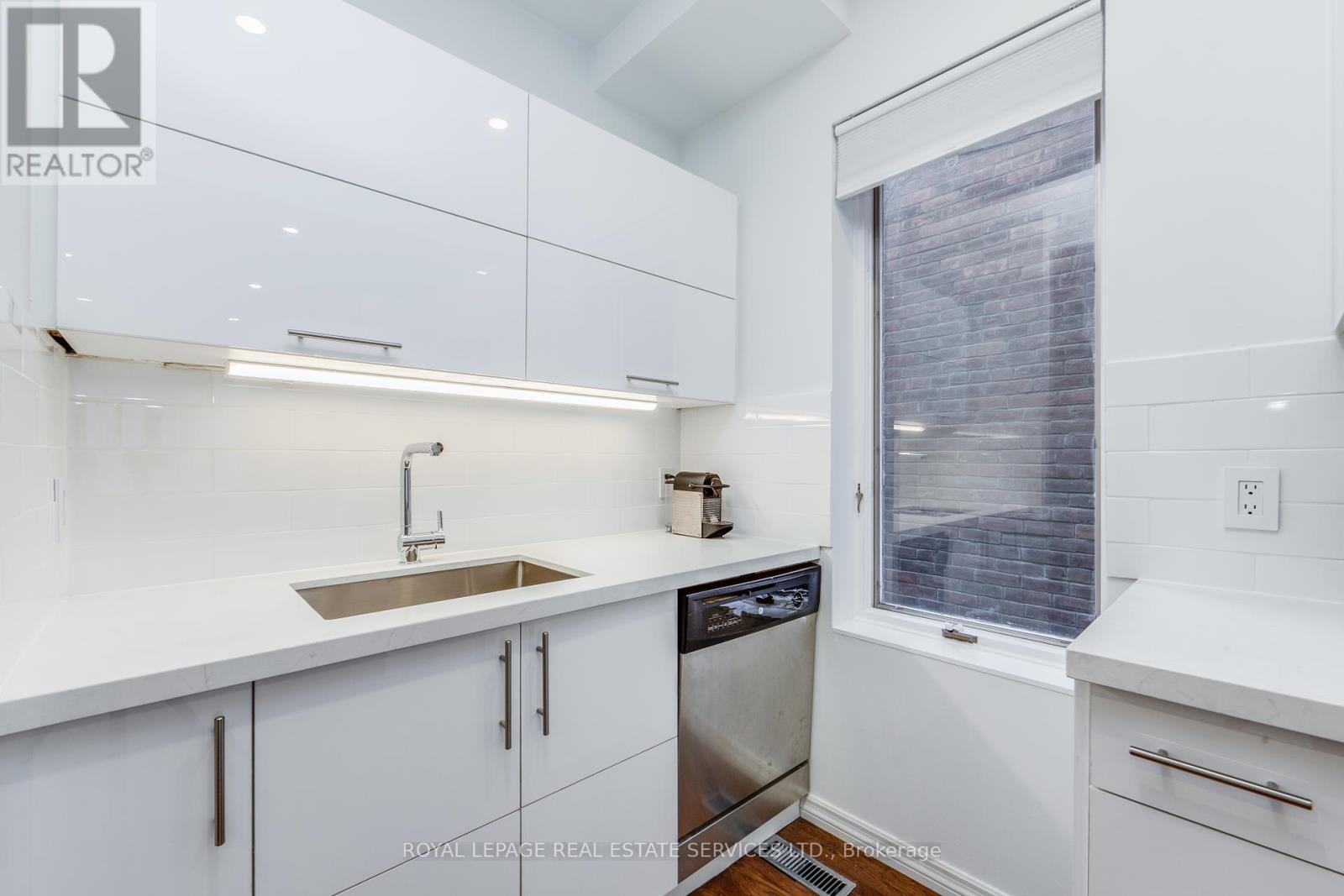 












59 DUPONT STREET

,
Toronto,




Ontario
M5R1V3

