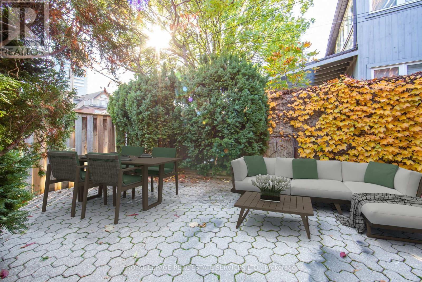 












59 DUPONT STREET

,
Toronto,




Ontario
M5R1V3

