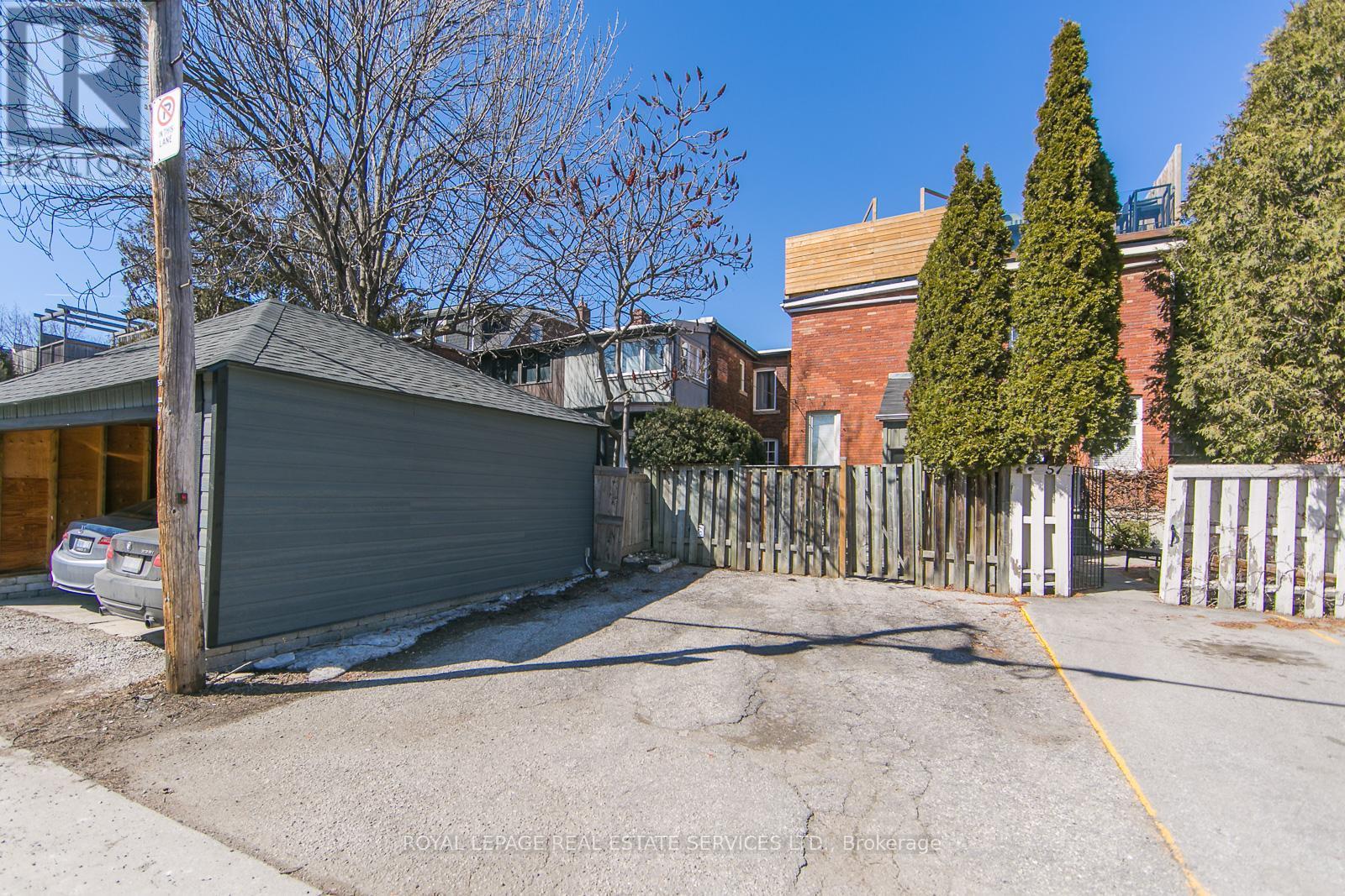 












59 DUPONT STREET

,
Toronto,




Ontario
M5R1V3

