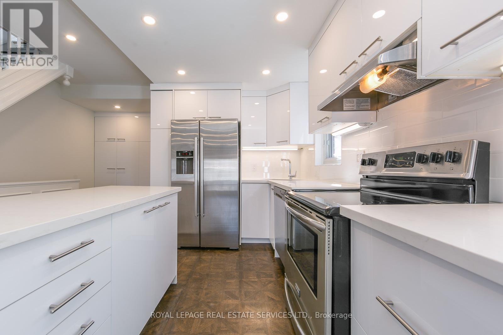 












59 DUPONT STREET

,
Toronto,




Ontario
M5R1V3

