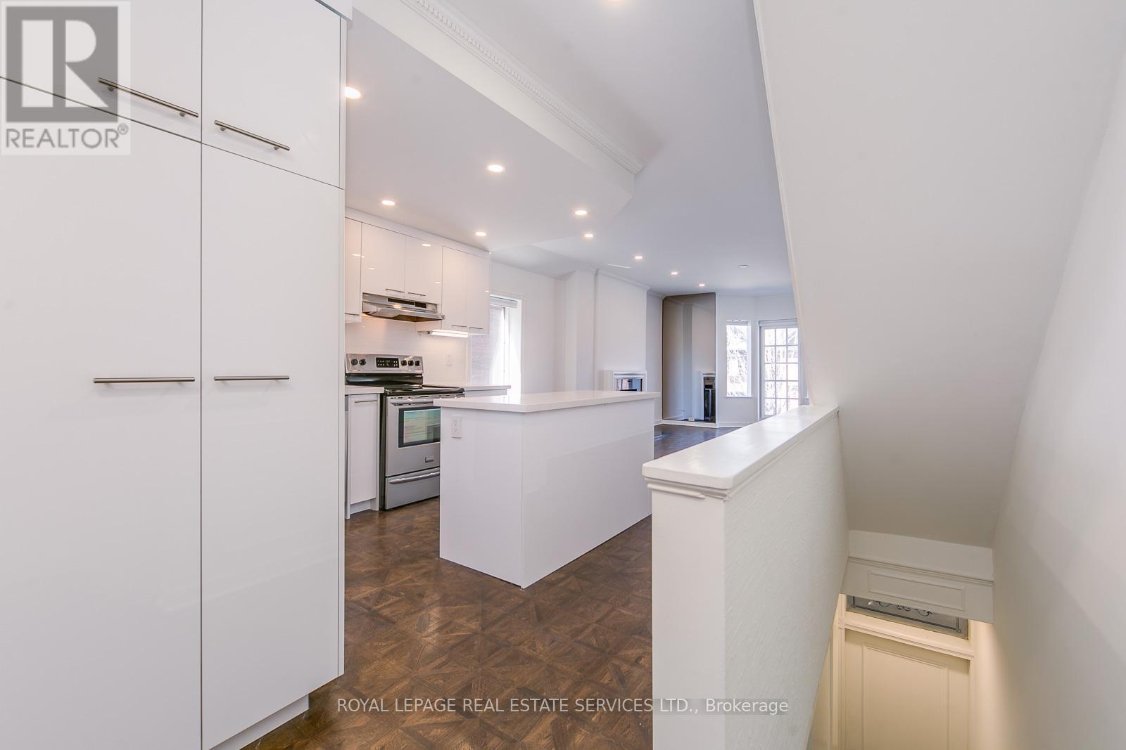 












59 DUPONT STREET

,
Toronto,




Ontario
M5R1V3

