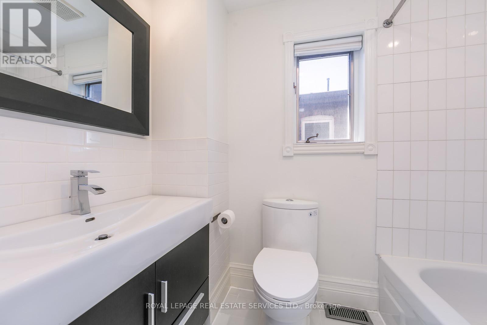 












59 DUPONT STREET

,
Toronto,




Ontario
M5R1V3

