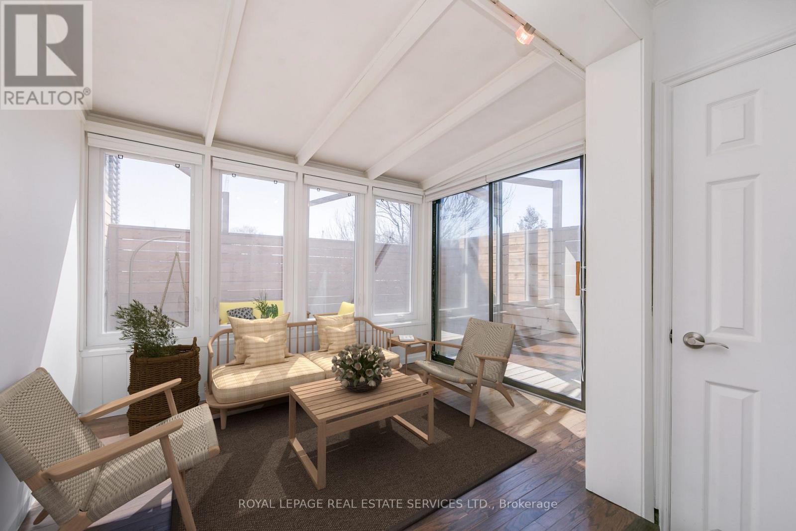 












59 DUPONT STREET

,
Toronto,




Ontario
M5R1V3

