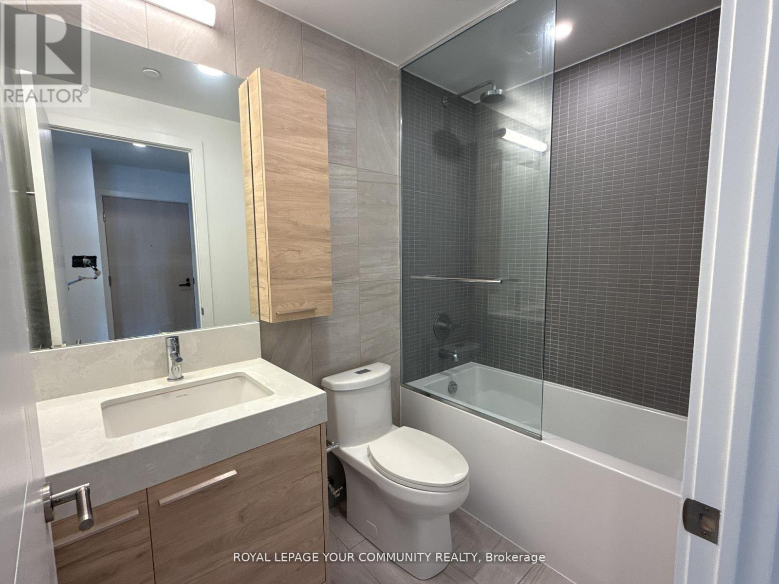 












3302 - 200 REDPATH AVENUE

,
Toronto,




Ontario
M4P0E6

