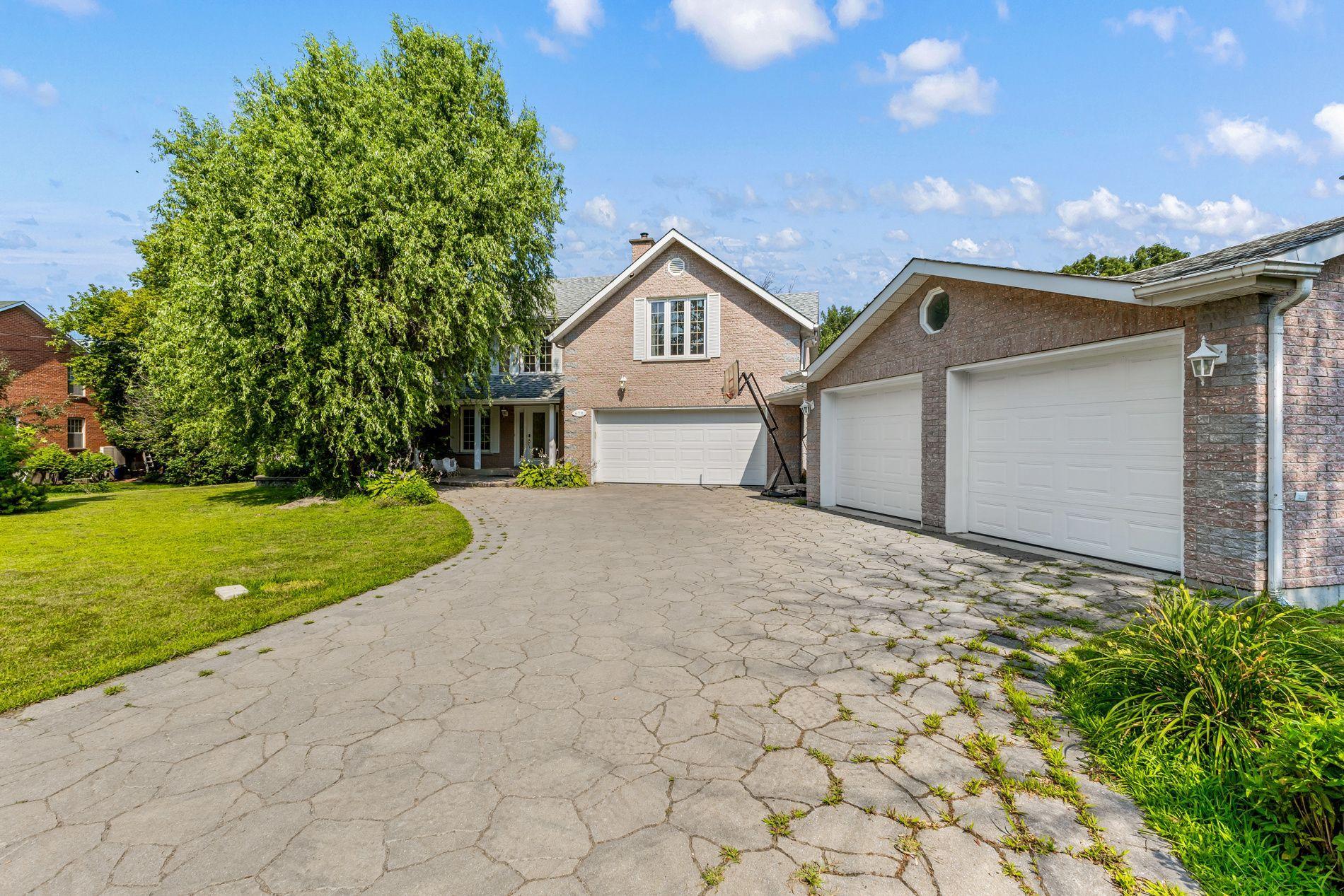 









679


Boul. des Mille-Îles

,
Laval (Auteuil),




QC
H7J1A9

