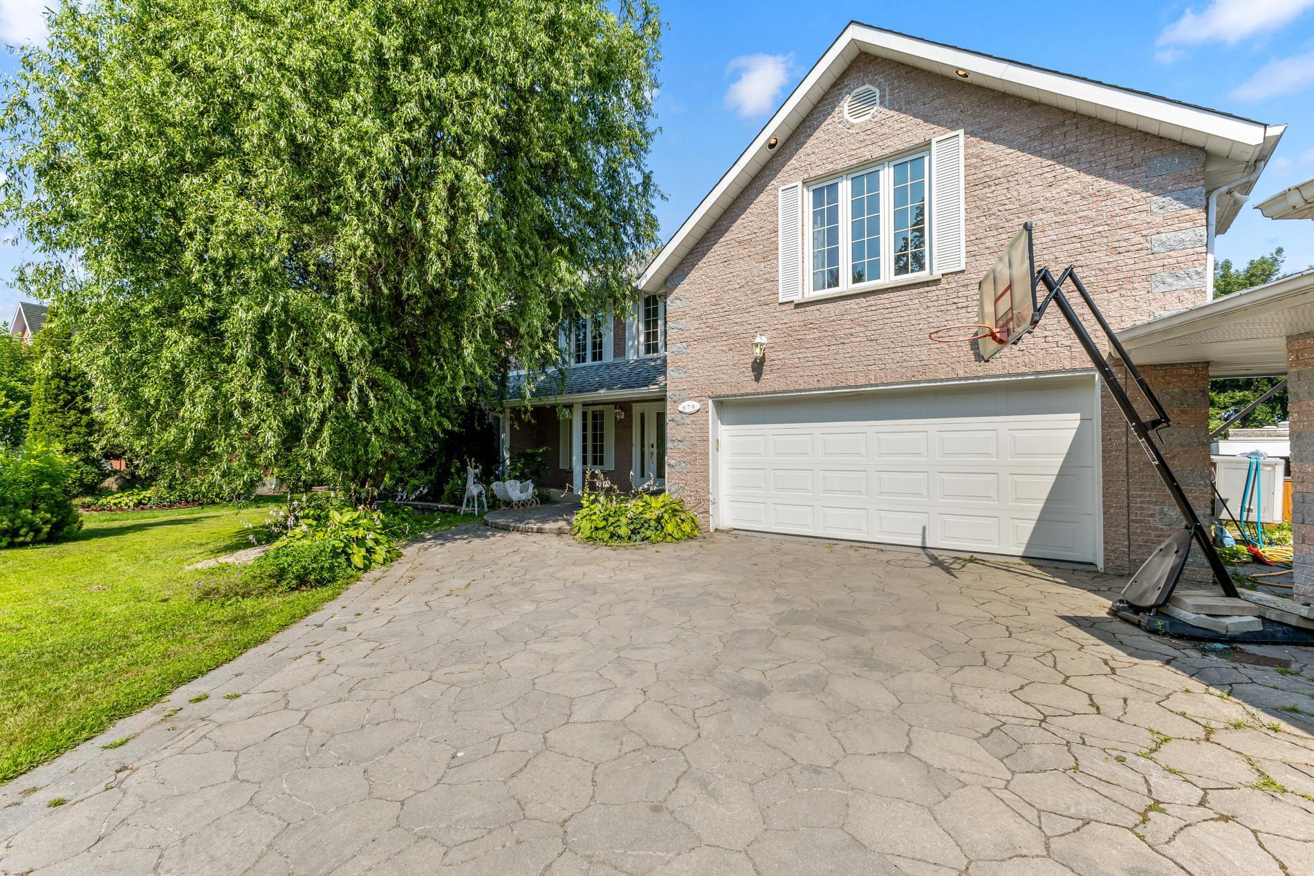 









679


Boul. des Mille-Îles

,
Laval (Auteuil),




QC
H7J1A9

