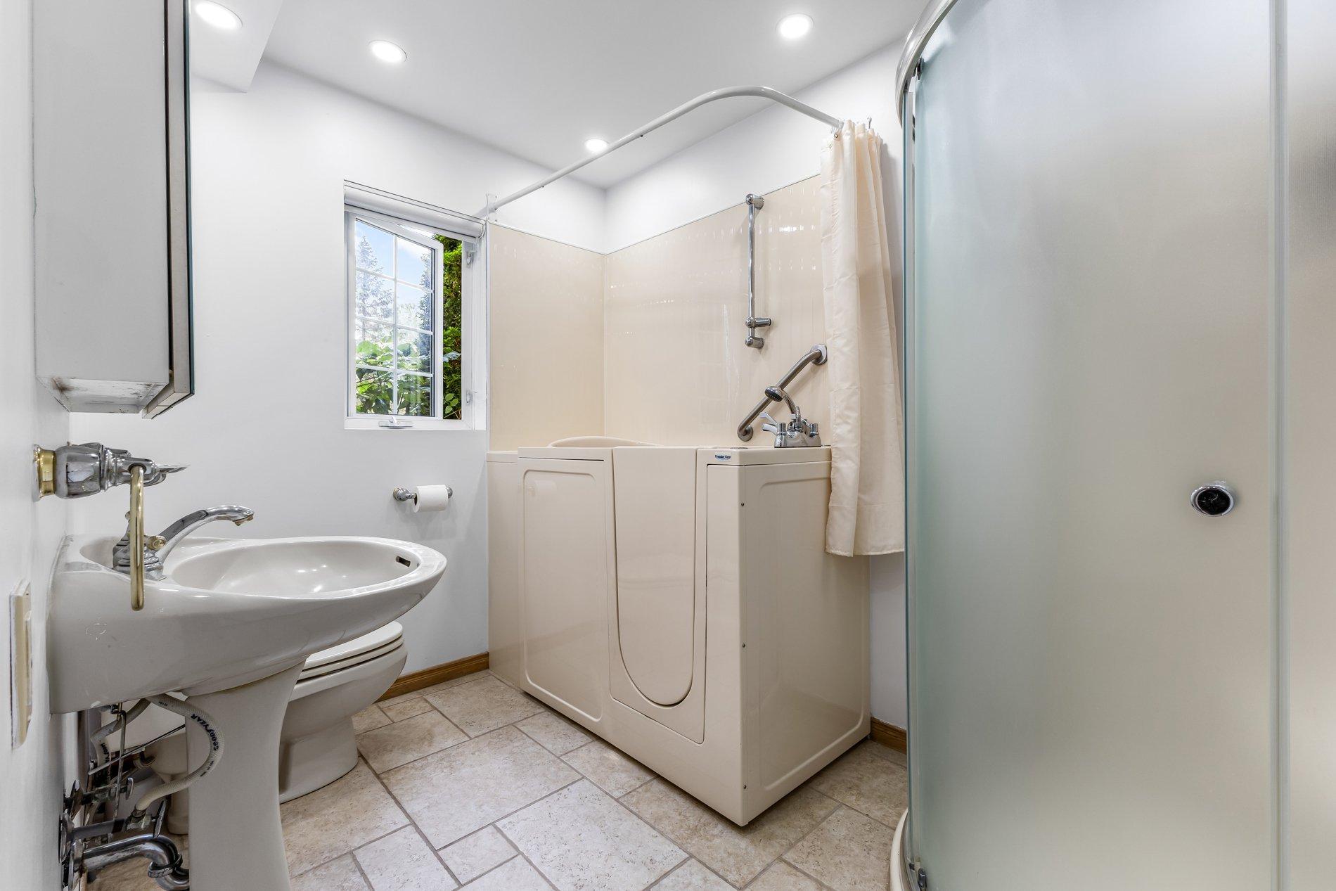 









679


Boul. des Mille-Îles

,
Laval (Auteuil),




QC
H7J1A9

