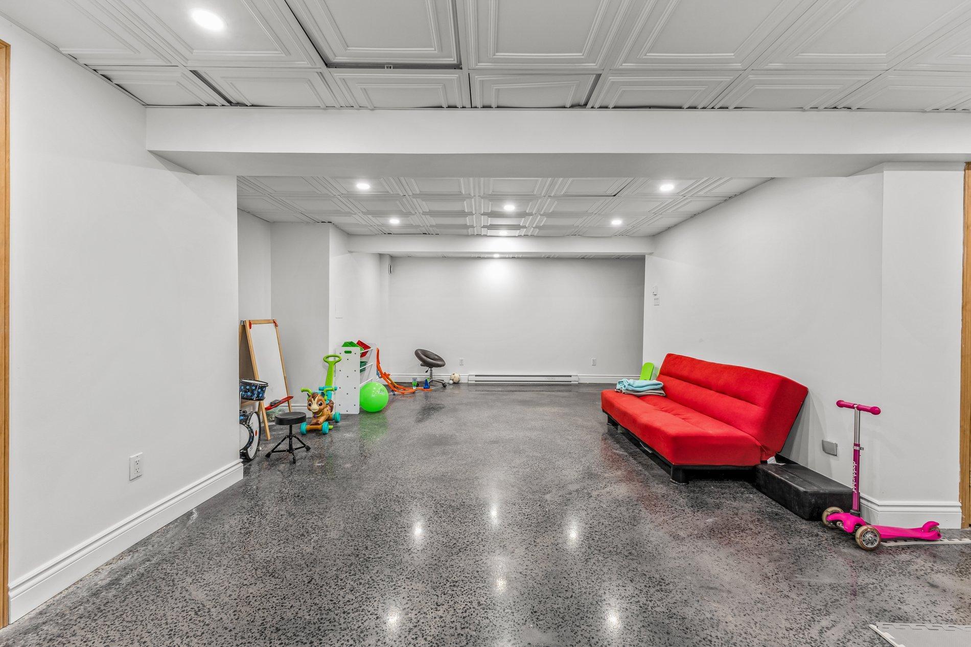 









679


Boul. des Mille-Îles

,
Laval (Auteuil),




QC
H7J1A9

