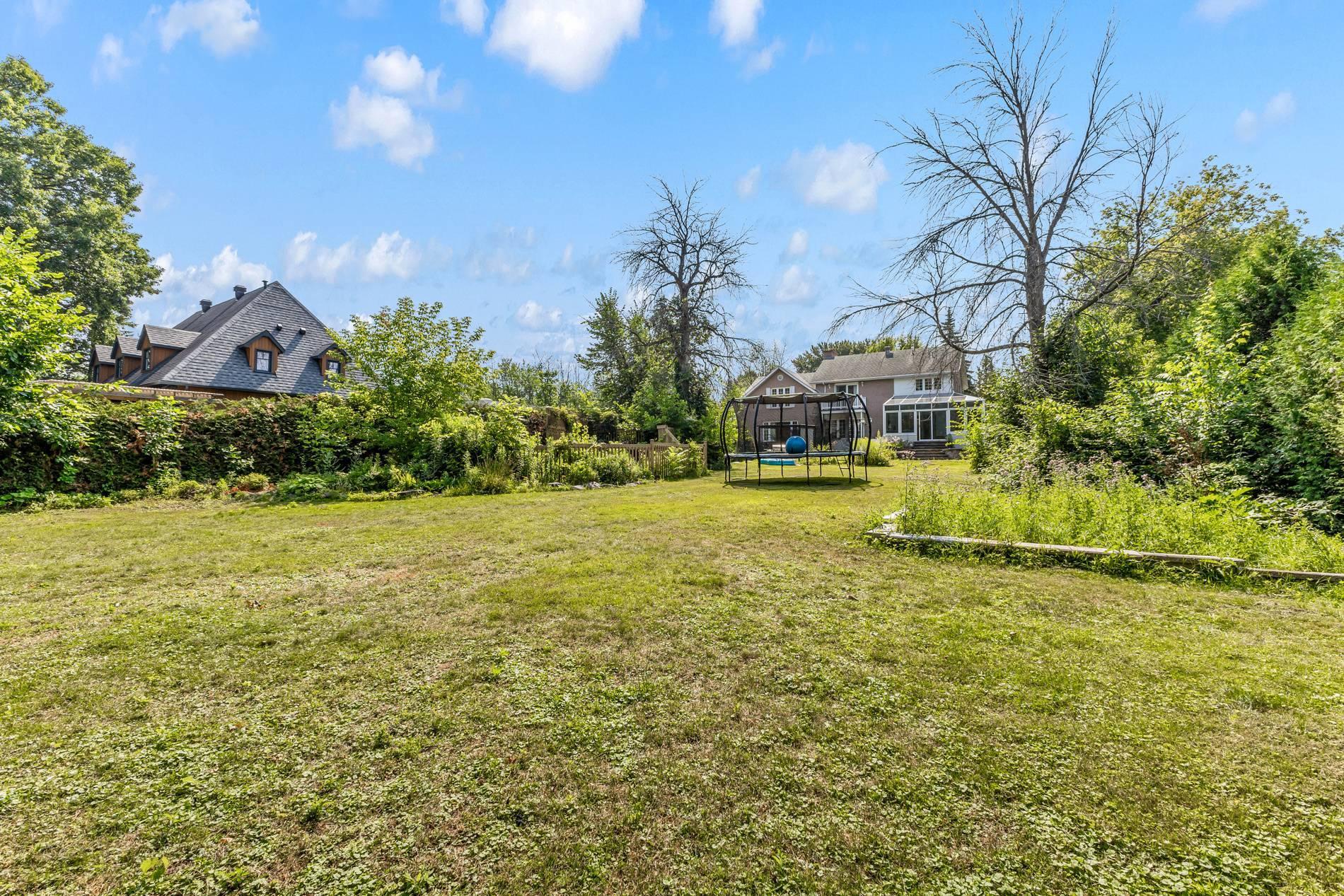 









679


Boul. des Mille-Îles

,
Laval (Auteuil),




QC
H7J1A9

