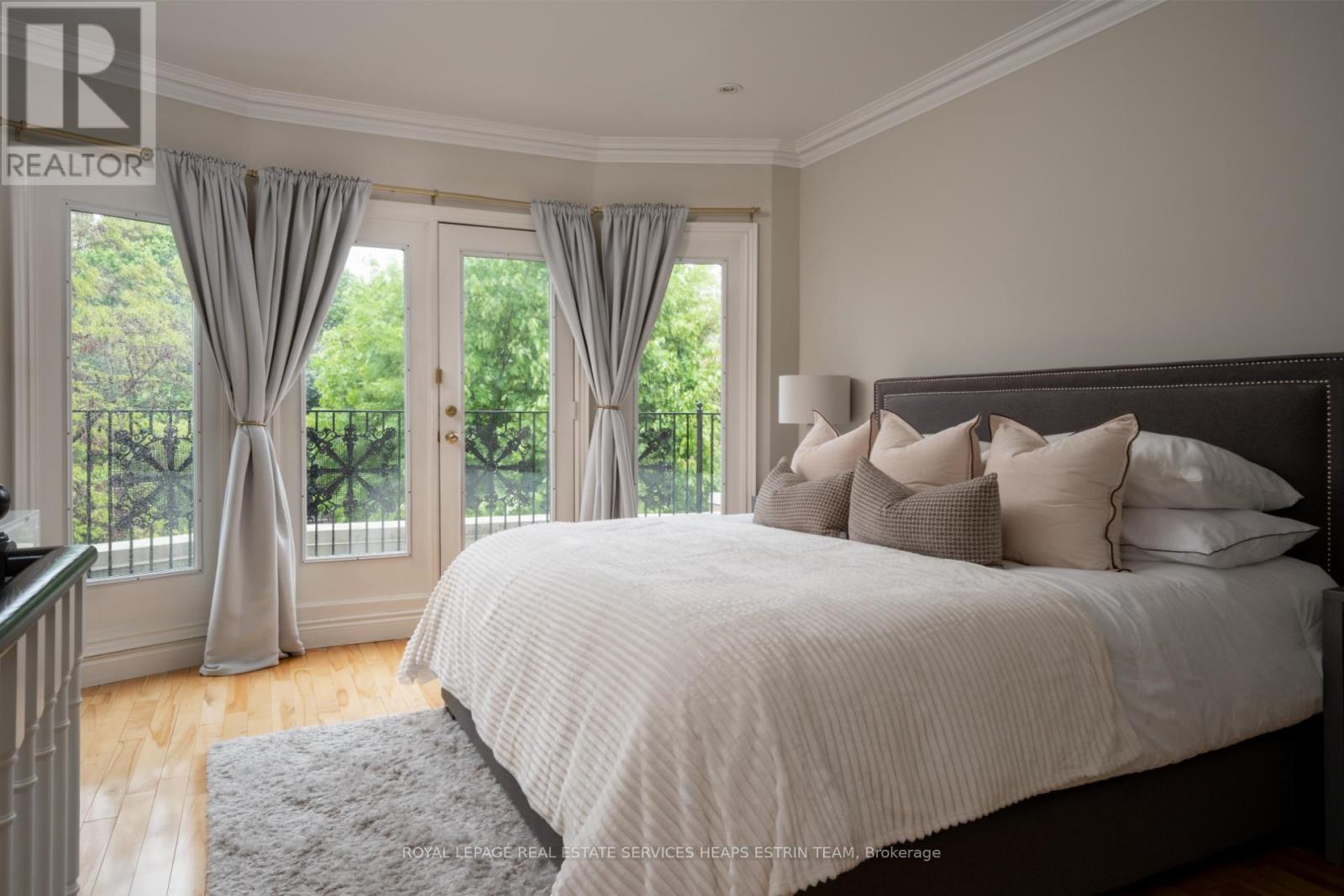 












9 GANGE AVENUE

,
Toronto,




Ontario
M4V2B4

