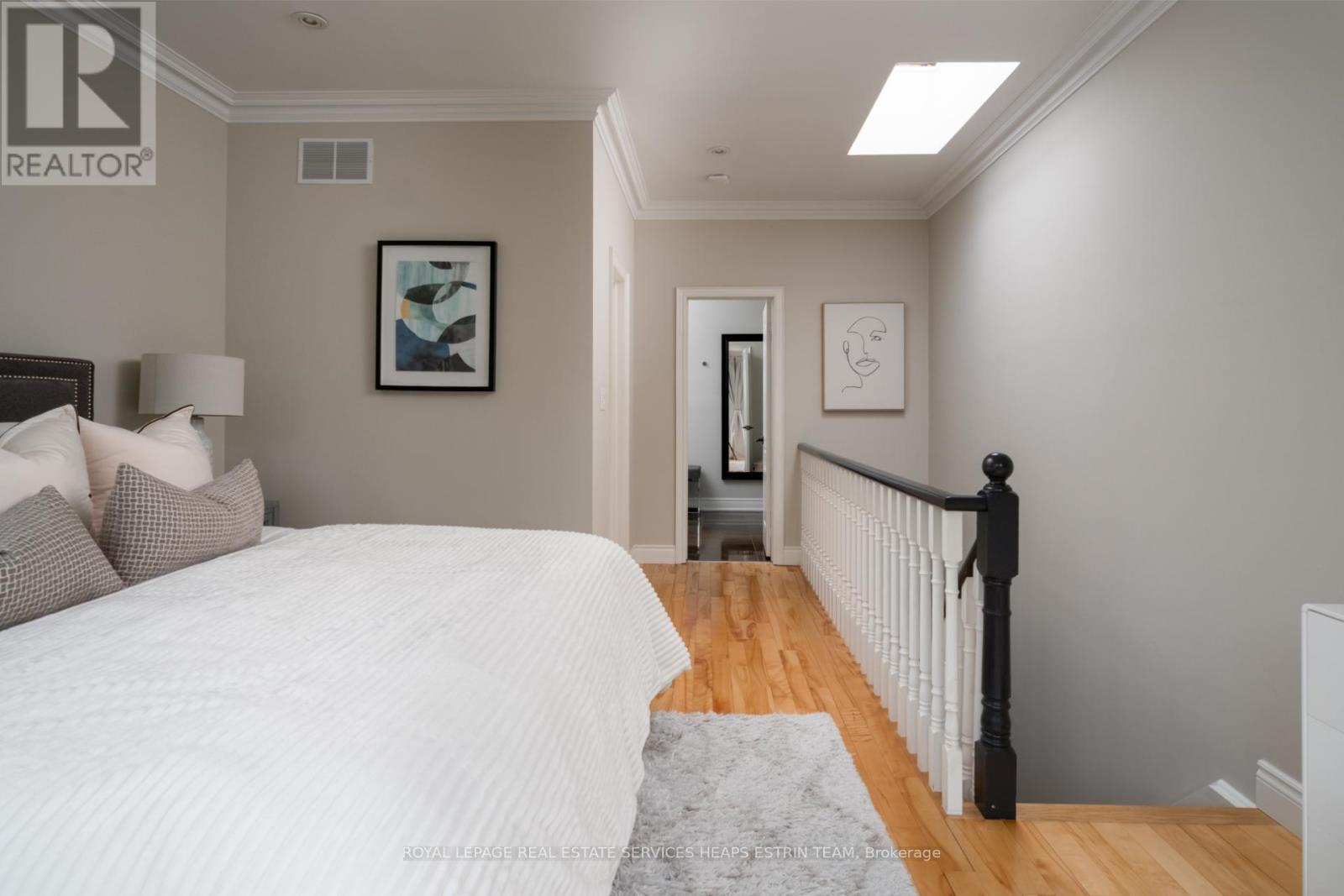 












9 GANGE AVENUE

,
Toronto,




Ontario
M4V2B4

