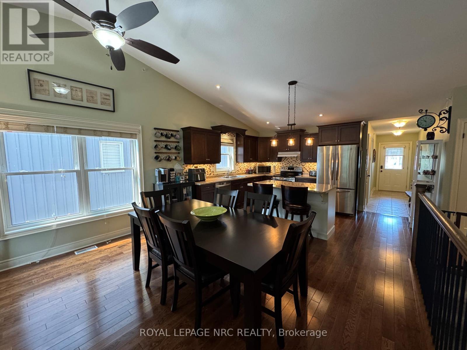 












70 PARKSIDE DRIVE

,
St. Catharines (Port Weller),




Ontario
L2M0B2

