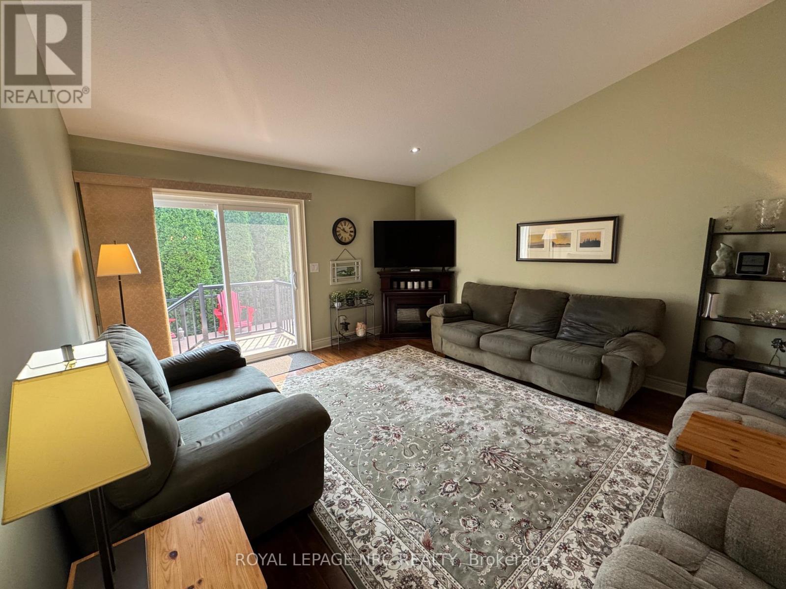 












70 PARKSIDE DRIVE

,
St. Catharines (Port Weller),




Ontario
L2M0B2

