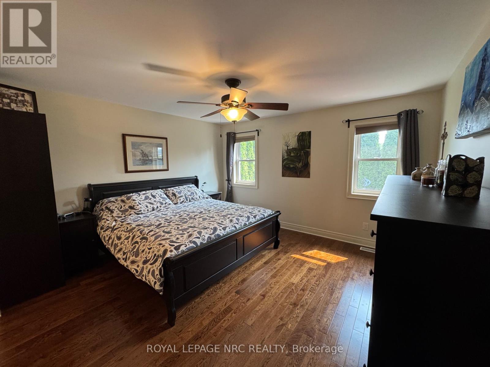 












70 PARKSIDE DRIVE

,
St. Catharines (Port Weller),




Ontario
L2M0B2

