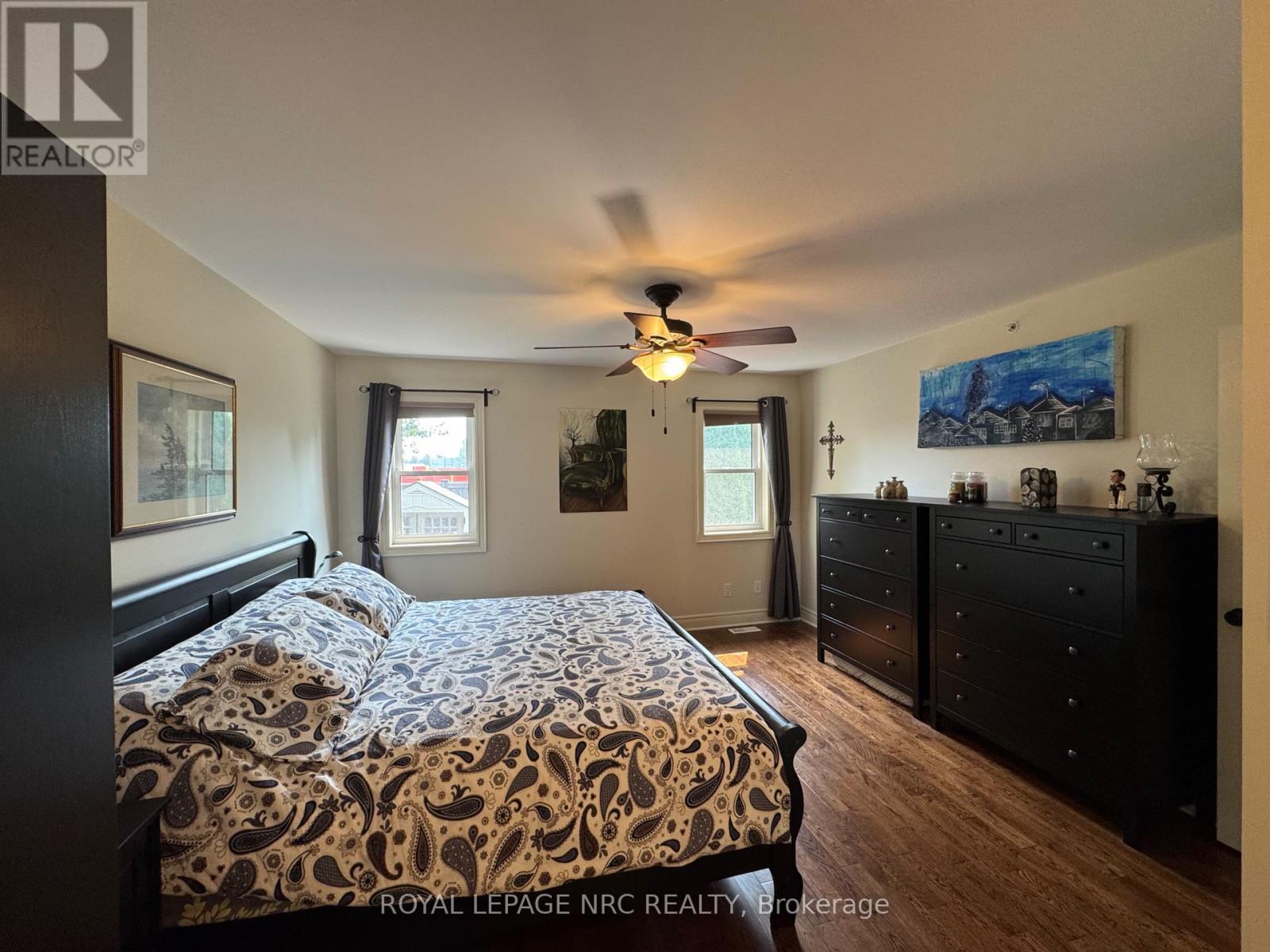 












70 PARKSIDE DRIVE

,
St. Catharines (Port Weller),




Ontario
L2M0B2

