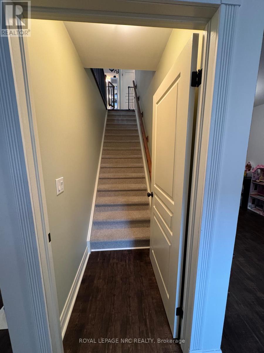 












70 PARKSIDE DRIVE

,
St. Catharines (Port Weller),




Ontario
L2M0B2

