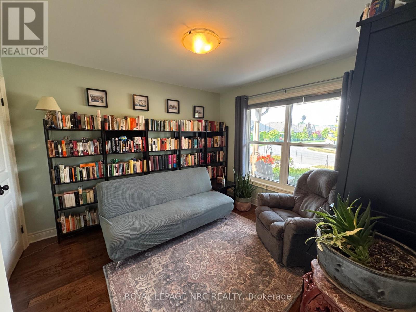 












70 PARKSIDE DRIVE

,
St. Catharines (Port Weller),




Ontario
L2M0B2

