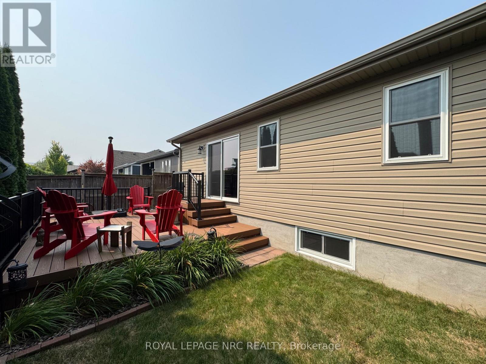 












70 PARKSIDE DRIVE

,
St. Catharines (Port Weller),




Ontario
L2M0B2

