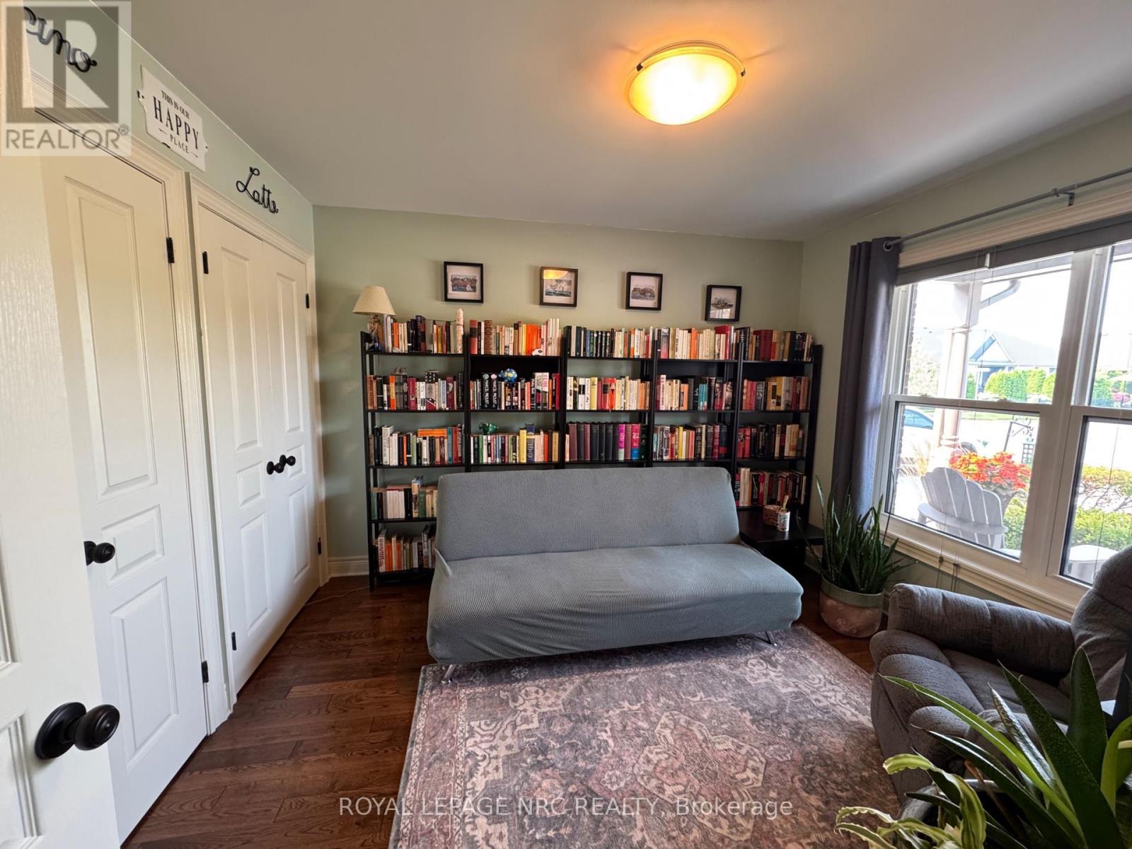 












70 PARKSIDE DRIVE

,
St. Catharines (Port Weller),




Ontario
L2M0B2

