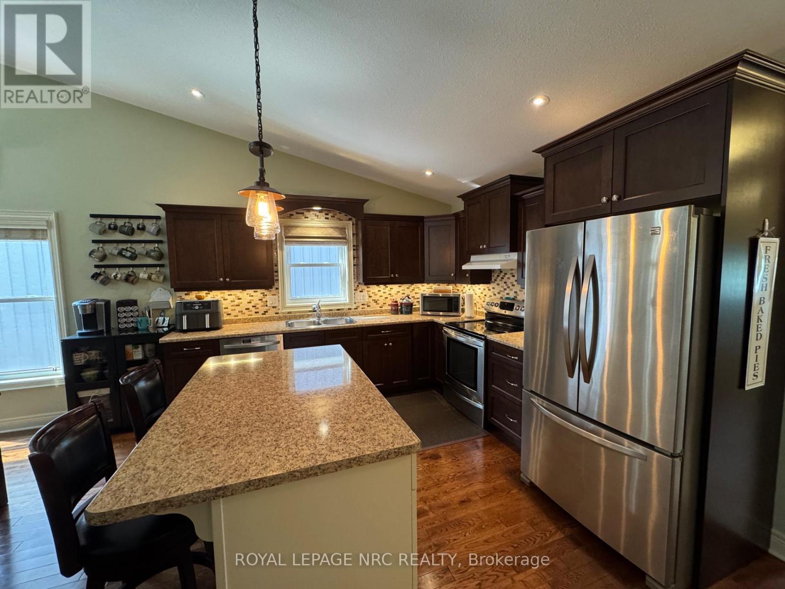 












70 PARKSIDE DRIVE

,
St. Catharines (Port Weller),




Ontario
L2M0B2

