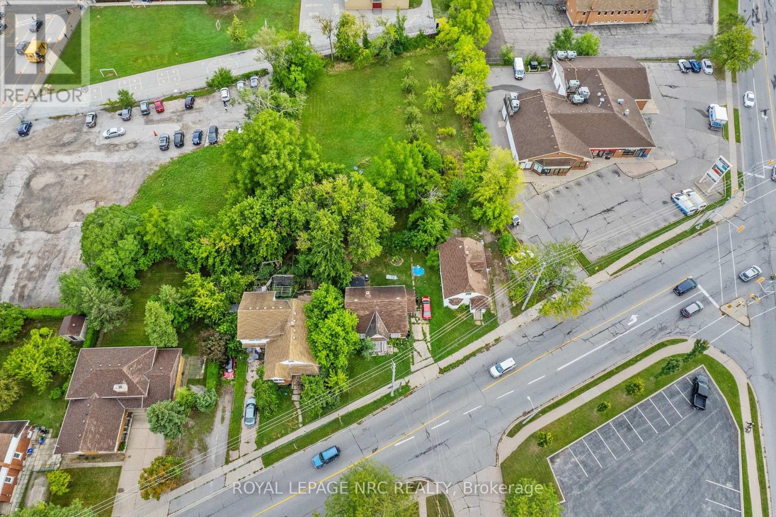 












397-403 CARLTON STREET

,
St. Catharines (Carlton/Bunting),







Ontario
L2M4W7

