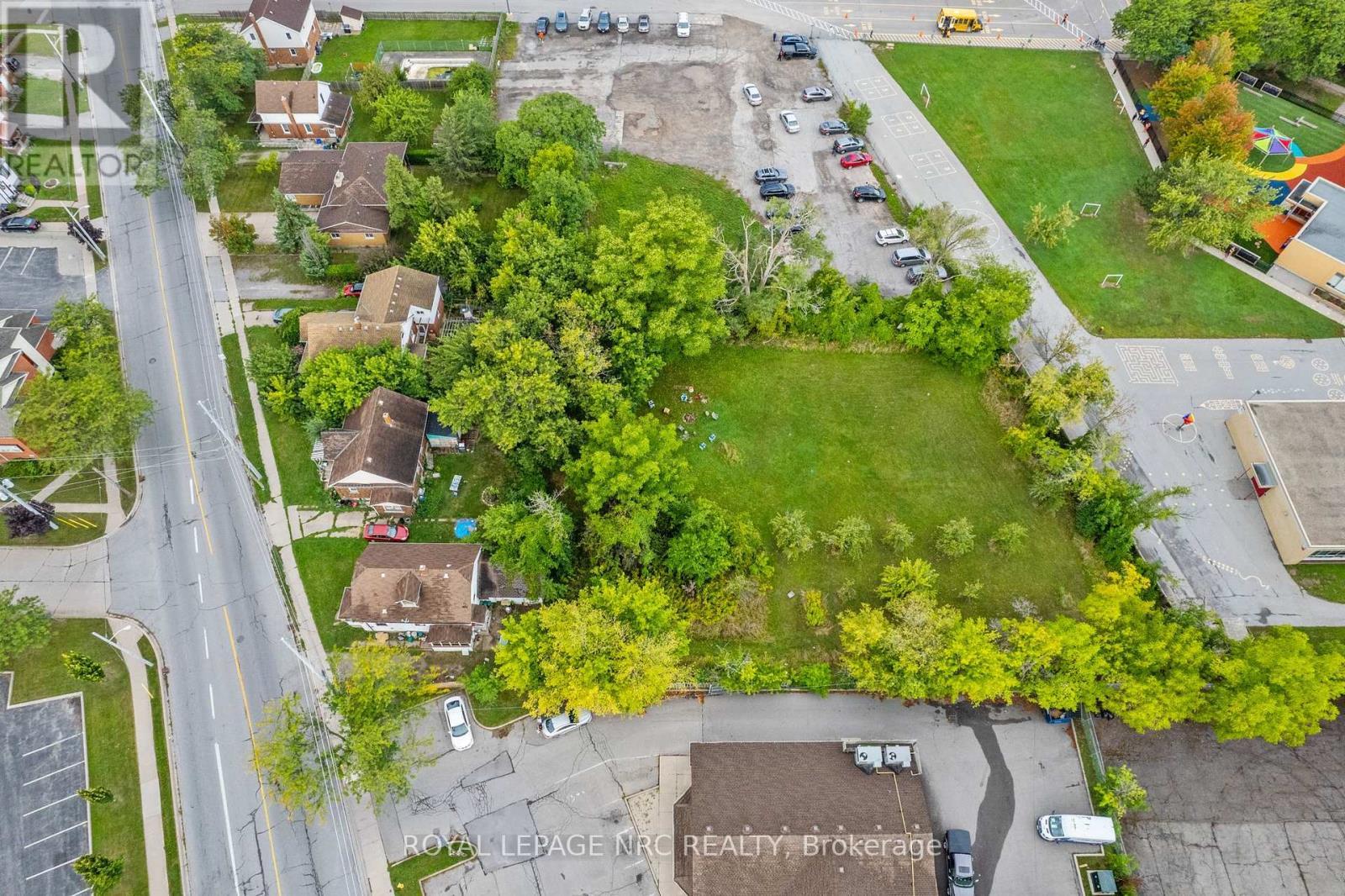 












397-403 CARLTON STREET

,
St. Catharines (Carlton/Bunting),







Ontario
L2M4W7

