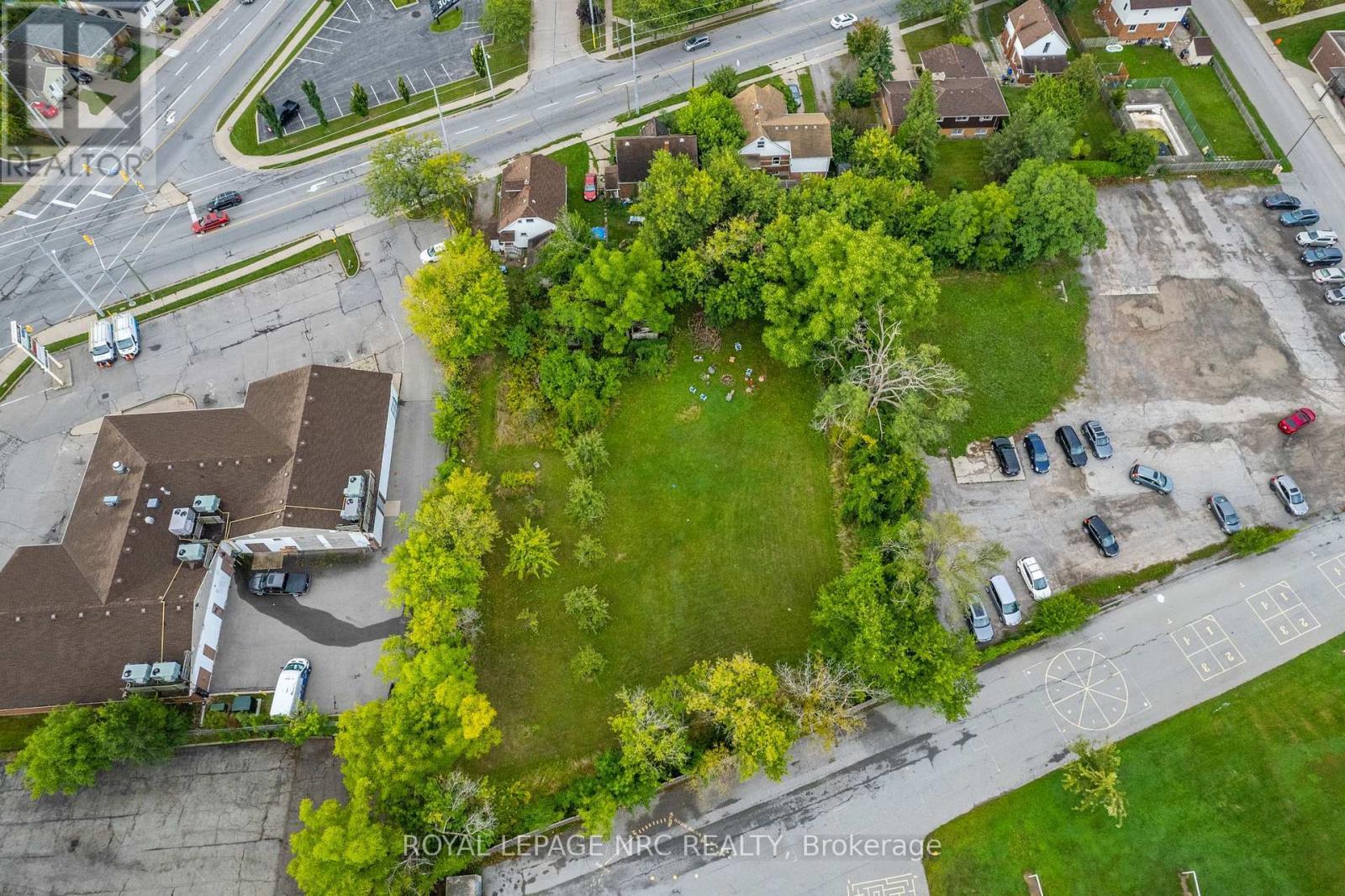 












397-403 CARLTON STREET

,
St. Catharines (Carlton/Bunting),







Ontario
L2M4W7

