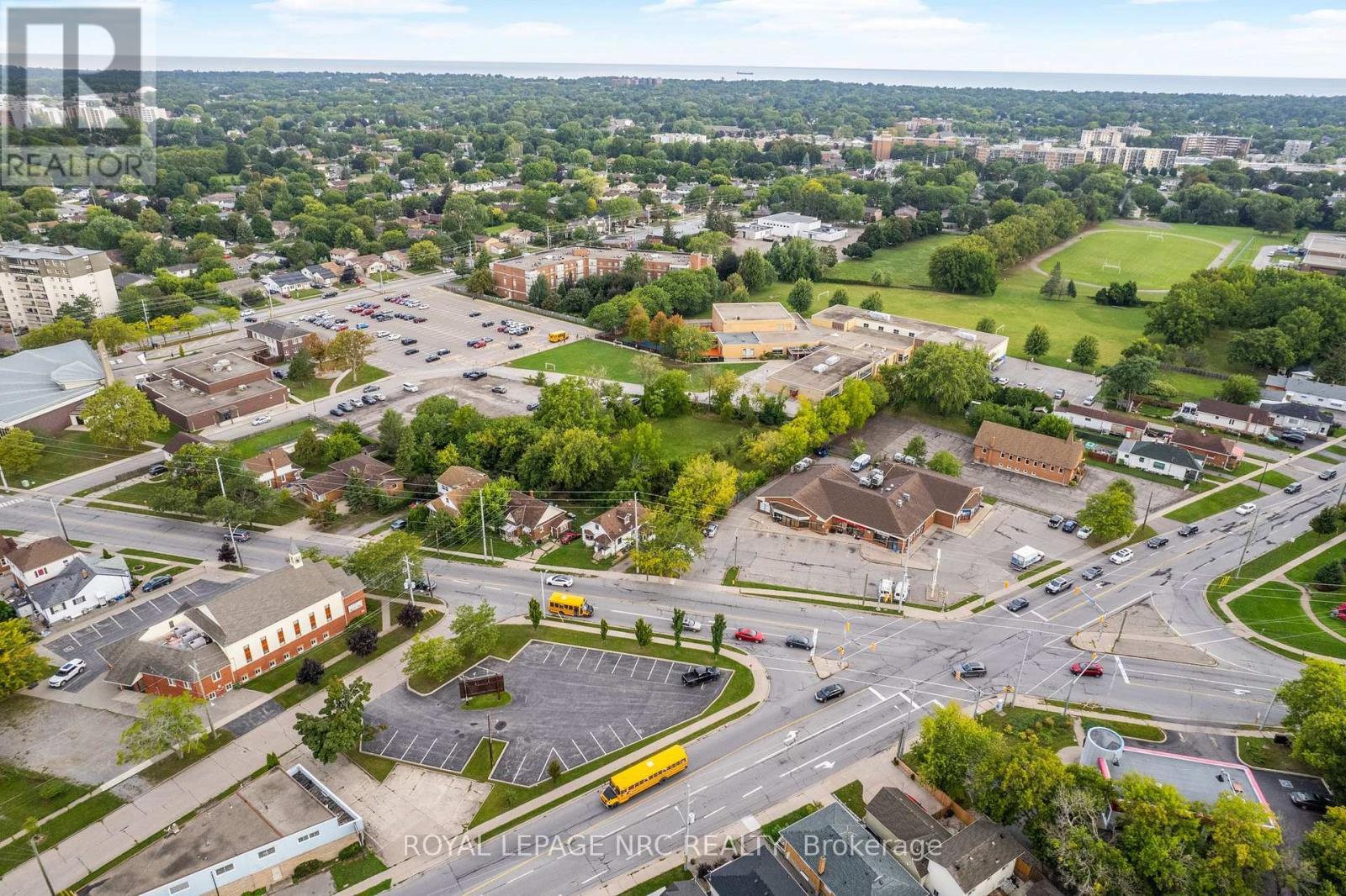 












397-403 CARLTON STREET

,
St. Catharines (Carlton/Bunting),







Ontario
L2M4W7

