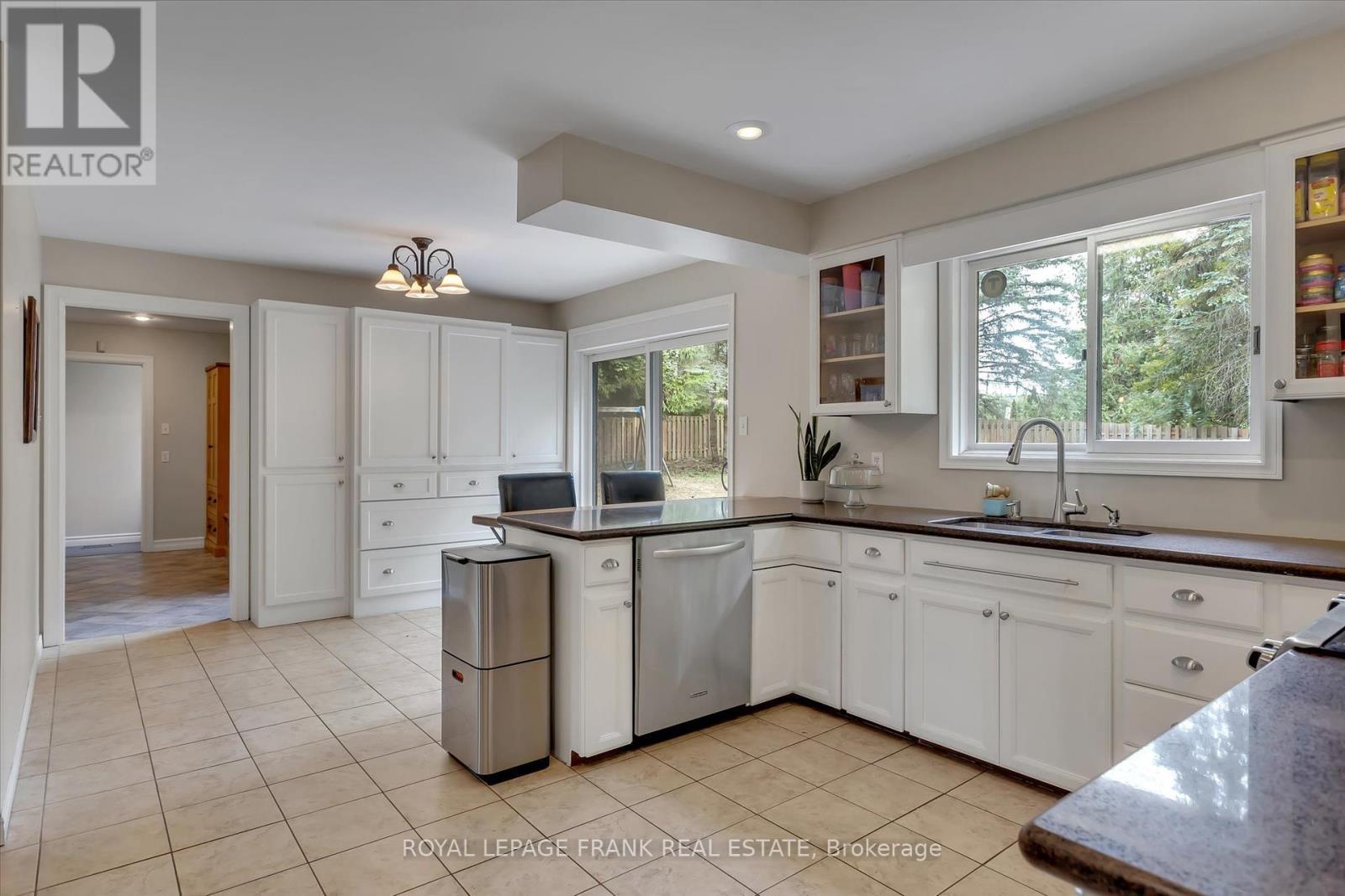 












1887 CAMPBELL AVENUE

,
Cavan Monaghan (Cavan-Monaghan),




Ontario
K9J0E5

