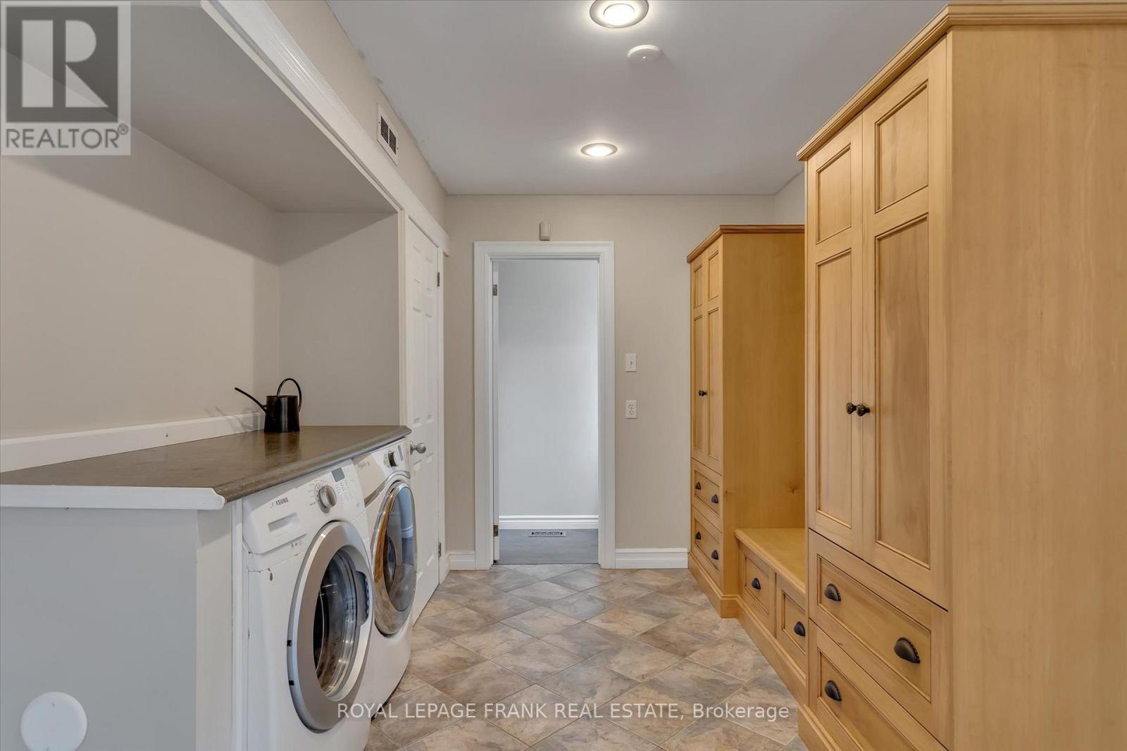 












1887 CAMPBELL AVENUE

,
Cavan Monaghan (Cavan-Monaghan),




Ontario
K9J0E5

