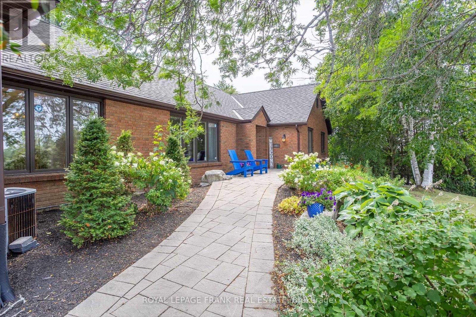 












1887 CAMPBELL AVENUE

,
Cavan Monaghan (Cavan-Monaghan),




Ontario
K9J0E5


