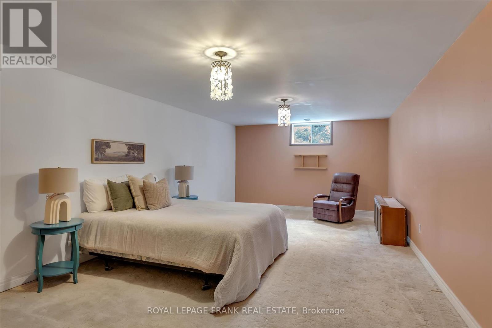












1887 CAMPBELL AVENUE

,
Cavan Monaghan (Cavan-Monaghan),




Ontario
K9J0E5

