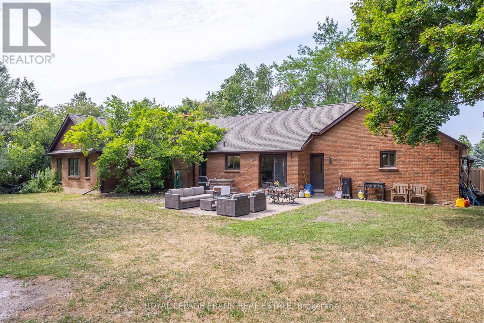 












1887 CAMPBELL AVENUE

,
Cavan Monaghan (Cavan-Monaghan),




Ontario
K9J0E5

