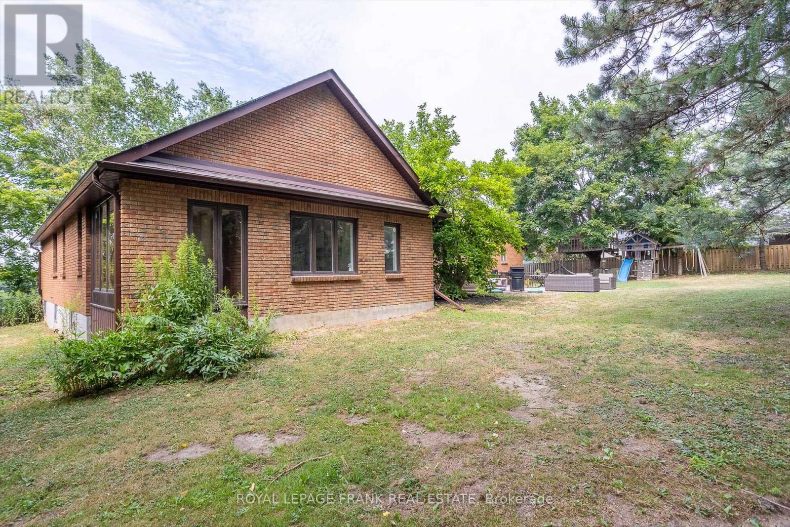 












1887 CAMPBELL AVENUE

,
Cavan Monaghan (Cavan-Monaghan),




Ontario
K9J0E5

