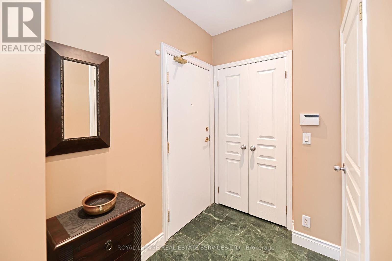 












905 - 1 DEER PARK CRESCENT

,
Toronto,




Ontario
M4V3C4

