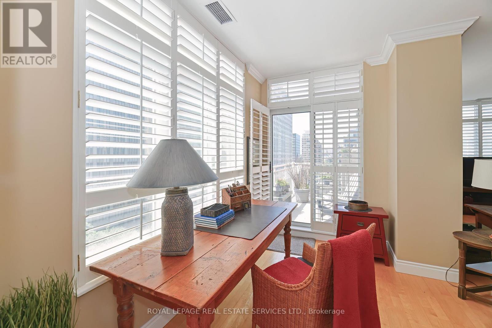 












905 - 1 DEER PARK CRESCENT

,
Toronto,




Ontario
M4V3C4

