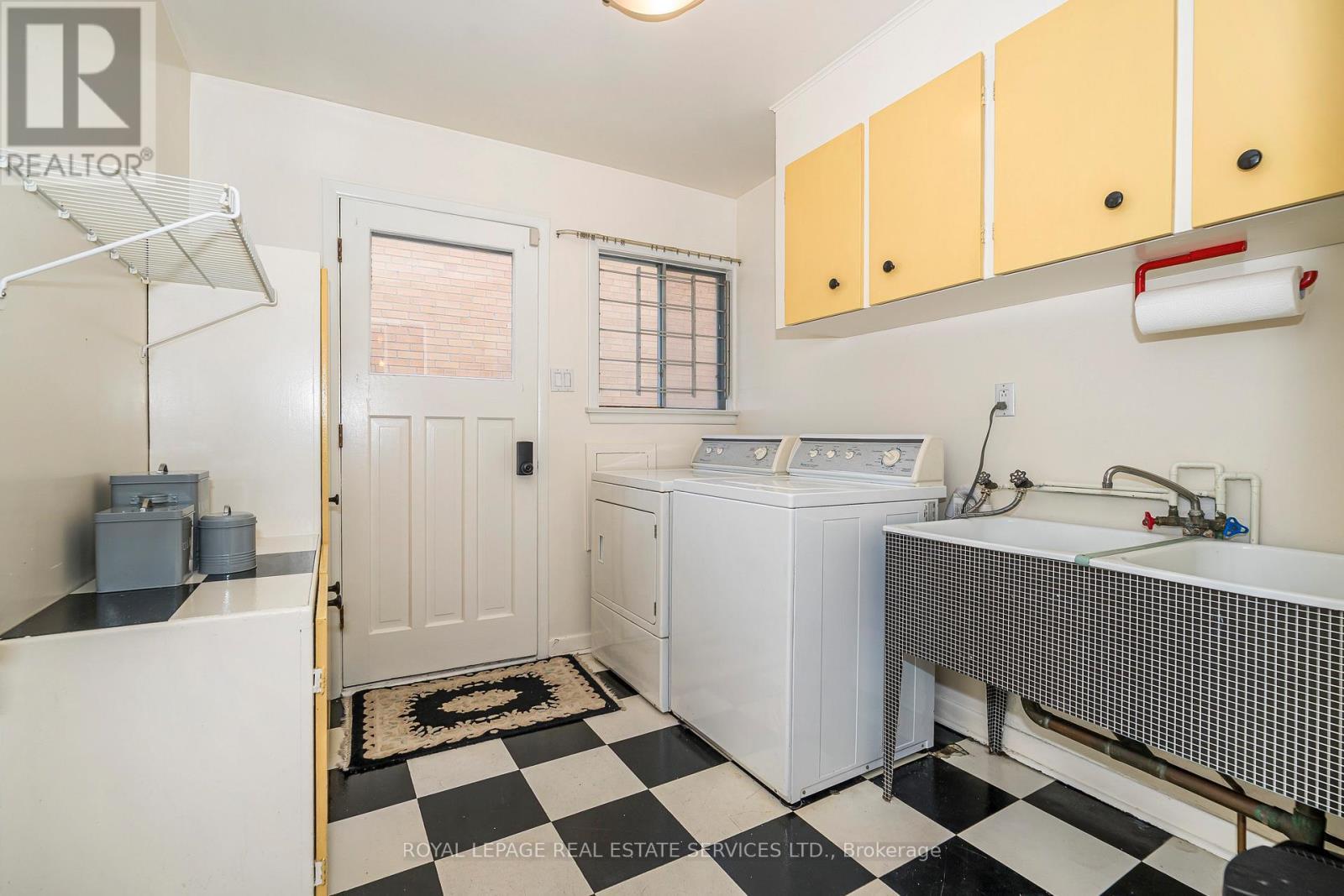 












36 COURTSFIELD CRESCENT

,
Toronto,




Ontario
M9A4S9

