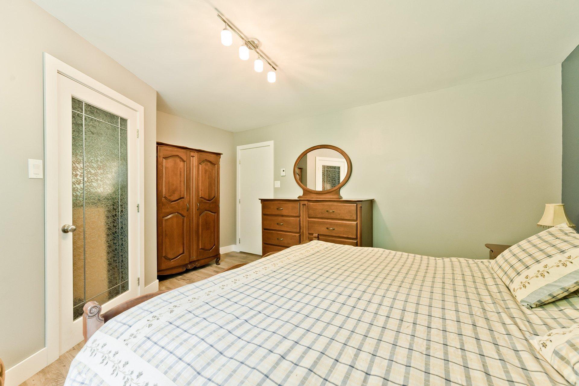 









1163


Route 141

,
Coaticook,




QC
J1A2S5


