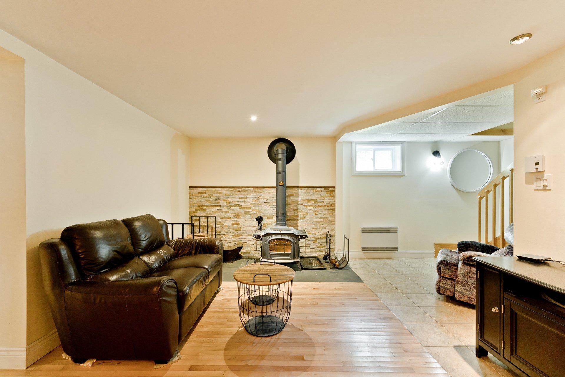 









1163


Route 141

,
Coaticook,




QC
J1A2S5

