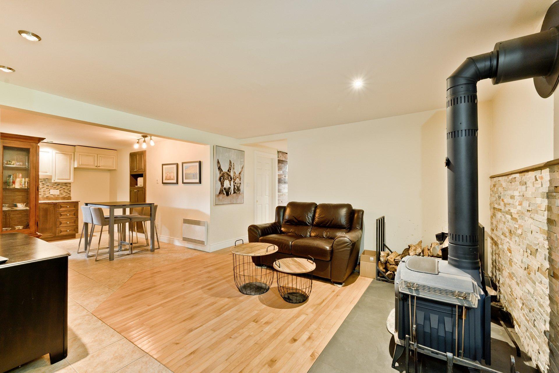 









1163


Route 141

,
Coaticook,




QC
J1A2S5

